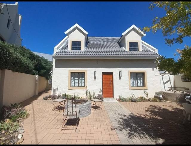 3 BEDROOM HOUSE FOR SALE IN VAKANSIEPLAAS